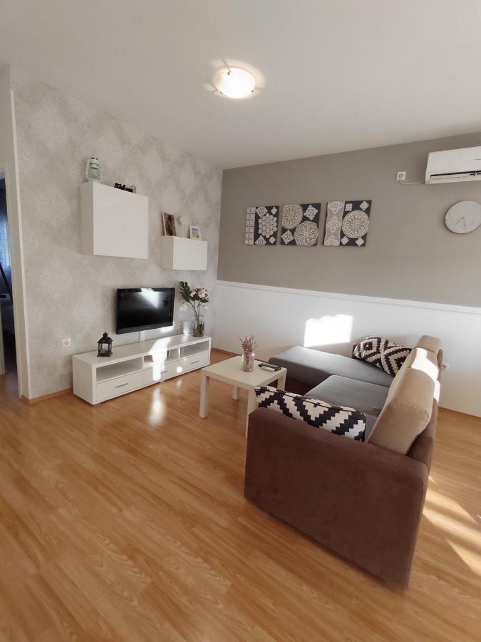 Apartments Karla I Ivano Mandre Extérieur photo