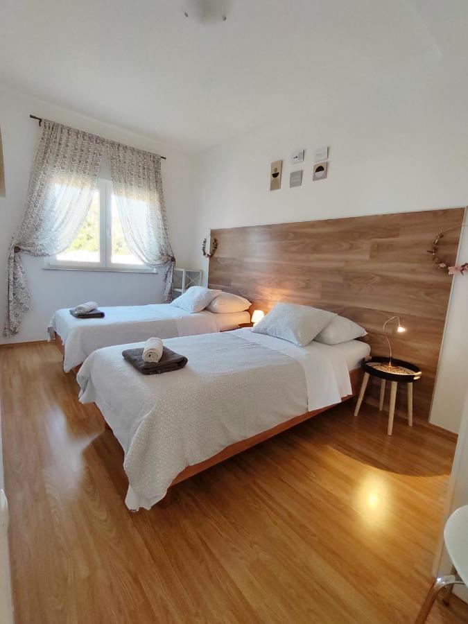 Apartments Karla I Ivano Mandre Extérieur photo