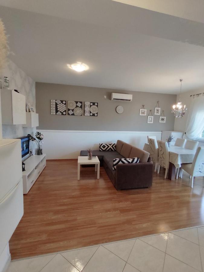 Apartments Karla I Ivano Mandre Extérieur photo