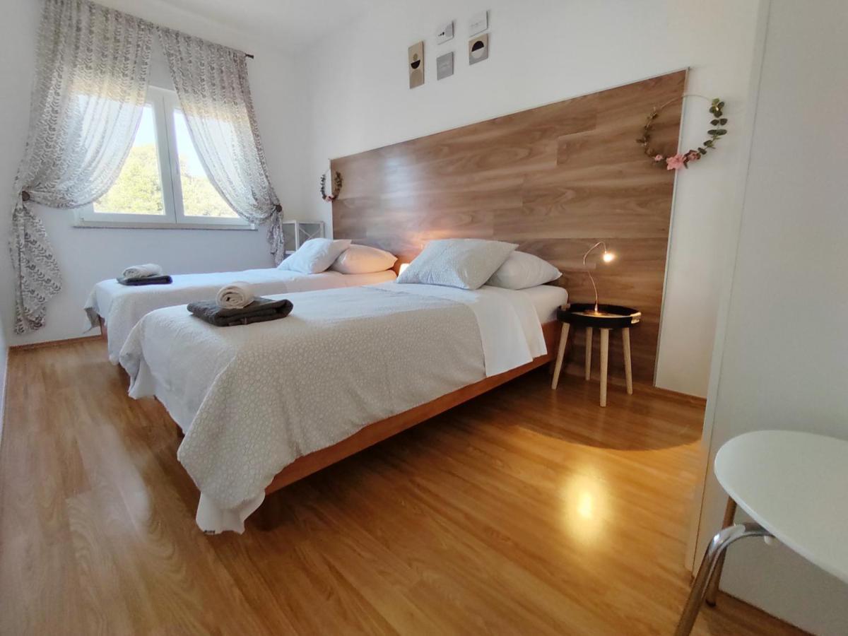Apartments Karla I Ivano Mandre Extérieur photo