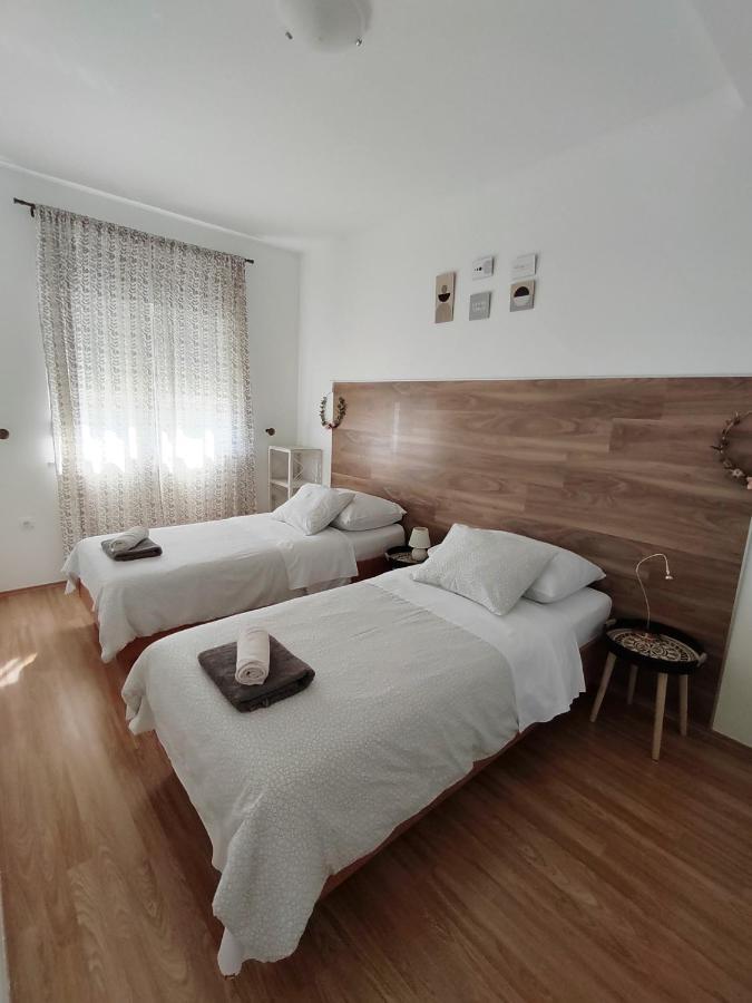Apartments Karla I Ivano Mandre Extérieur photo