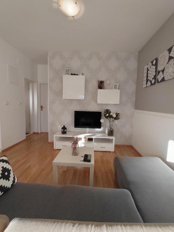 Apartments Karla I Ivano Mandre Extérieur photo
